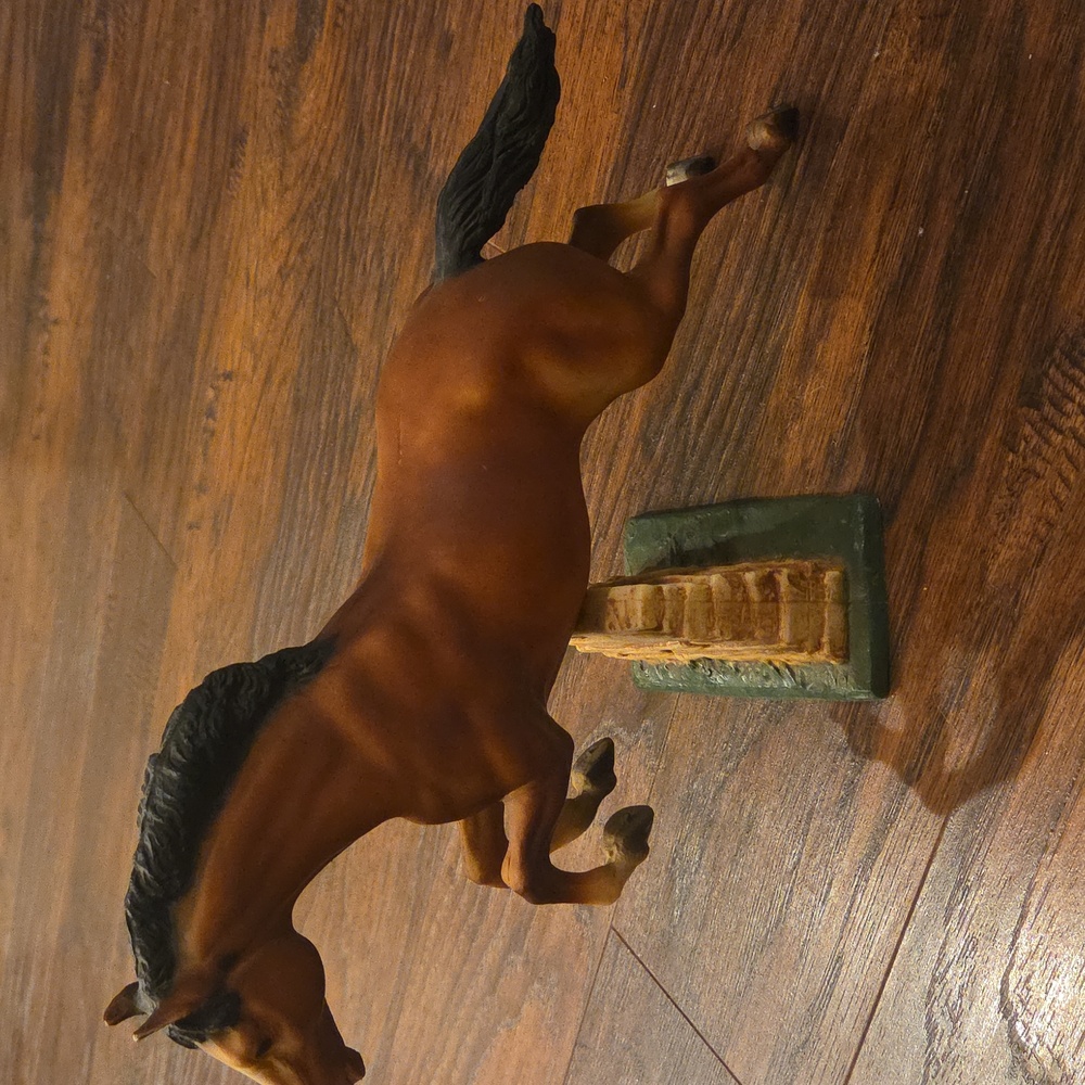Breyer traditional Jumping Steeplecase Horse - Picture 3 of 3